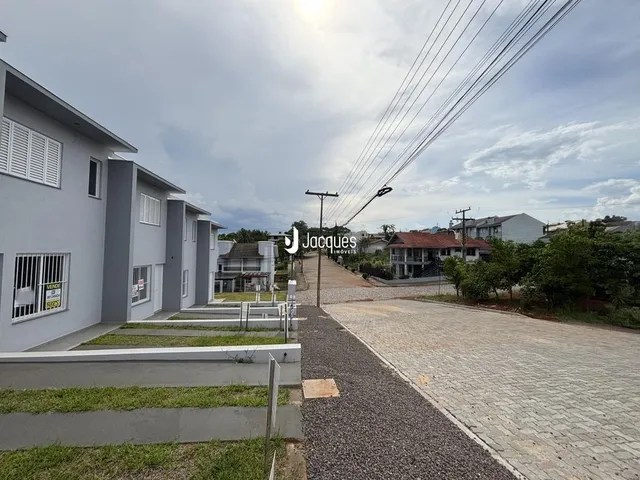 Fachada de uma residência moderna em Lajeado, Brasil.