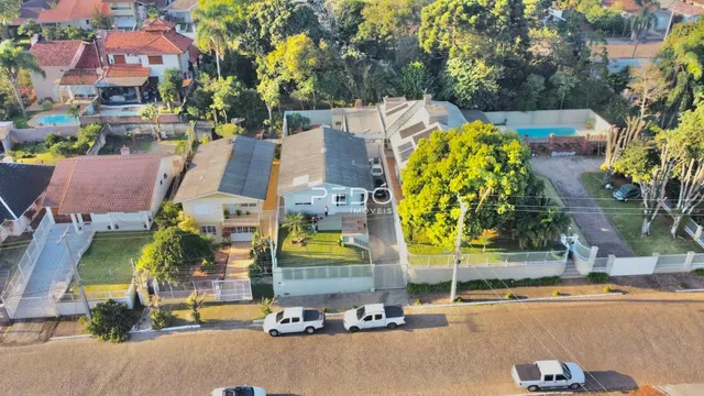 Vista aérea de propriedades residenciais em Lajeado, Brasil.