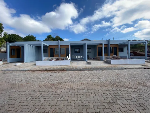 Fachada de uma residência em construção em Lajeado, Brasil.
