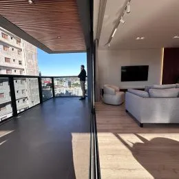 Vista de um corredor ou varanda com vista para o exterior em Lajeado, Brasil.