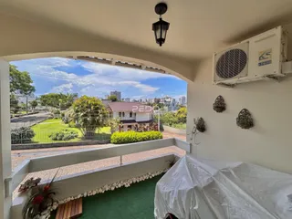 Vista da propriedade em Lajeado com paisagem urbana ao fundo.