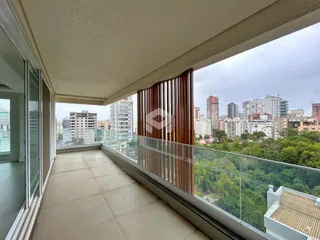 Varanda com vista da paisagem urbana de Lajeado.