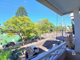 Vista da propriedade em Lajeado, Brasil, mostrando uma rua arborizada.