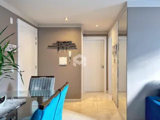 Foto de um interior de apartamento em Lajeado, Brasil mostrando uma parede e portas.