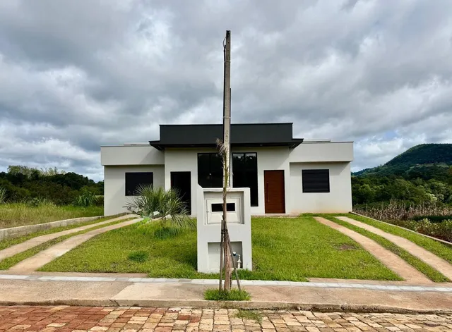 Casa geminada com 2 dormitórios