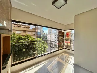 Vista da varanda de um imóvel em Lajeado com vista para a vegetação.