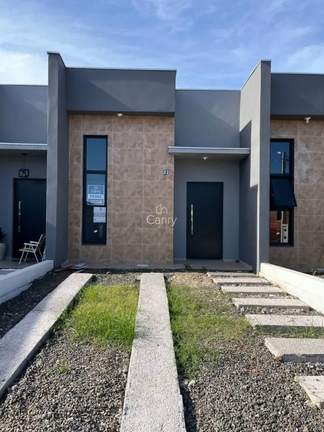 Casa geminada com 2 dormitórios
