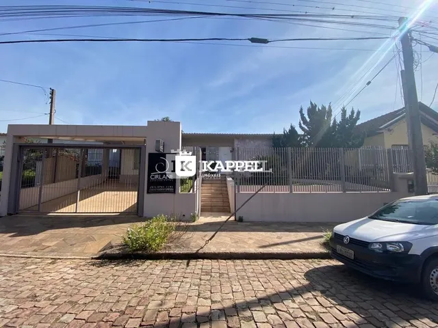 Vista externa da fachada de uma residência em Lajeado, Brasil.