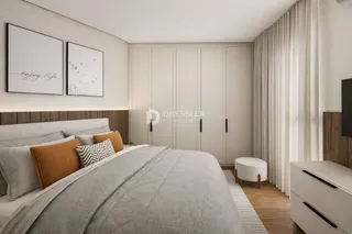 Quarto moderno com cama e armários embutidos em madeira.