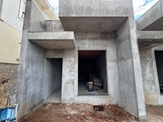Fachada de um prédio em construção em Lajeado, Brasil.