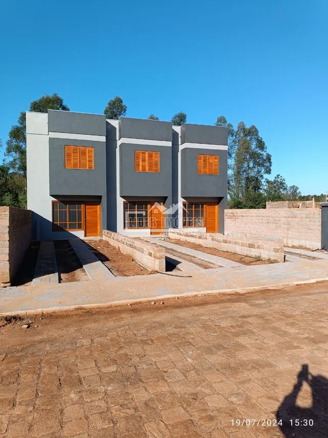 Fachada de uma casa em construção em Lajeado, Brasil.