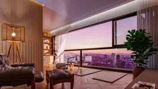 Sala de estar com vista panorâmica da cidade ao anoitecer.