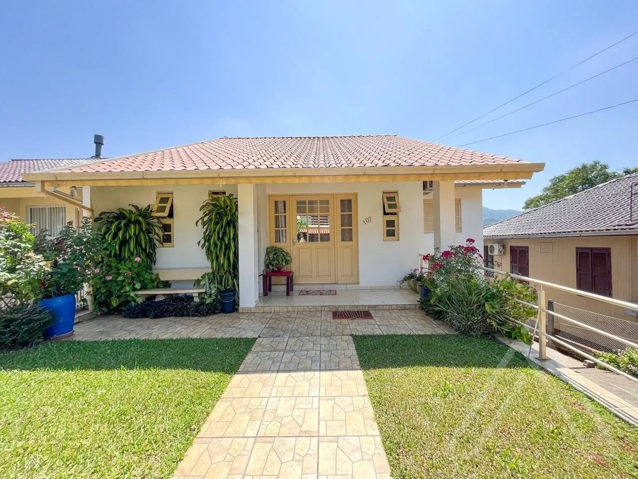 Casa com 3 dormitórios, foto 1