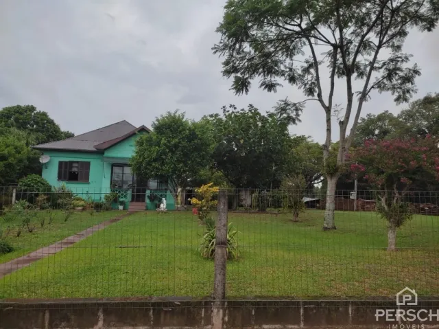 Vista externa de um terreno com gramado e cerca em Lajeado, Brasil.