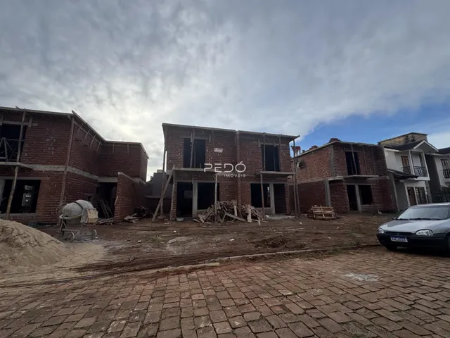 Vista externa de edifícios de tijolo em construção em Lajeado.