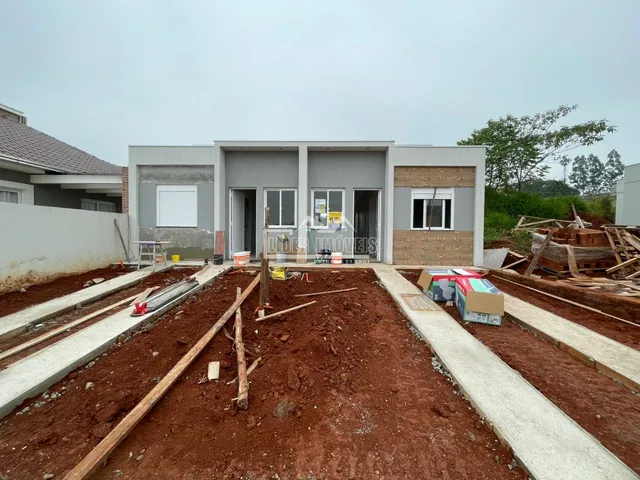 Casa geminada com 2 dormitórios