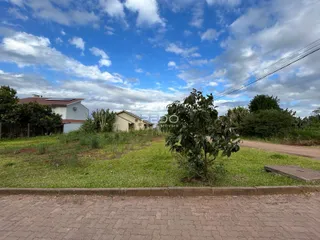 Vista externa de uma propriedade em Lajeado, Brasil, mostrando o quintal e a rua.