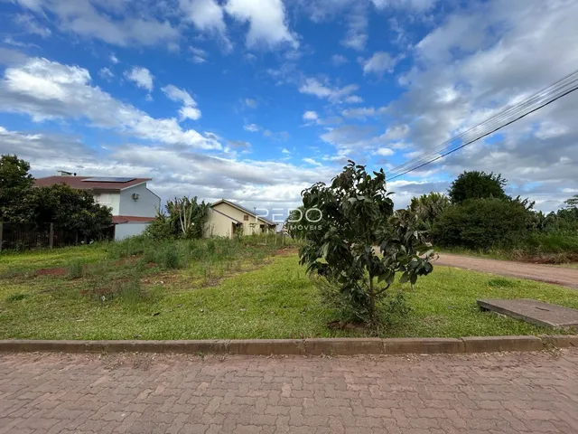 Vista externa de uma propriedade em Lajeado, Brasil, mostrando o quintal e a rua.