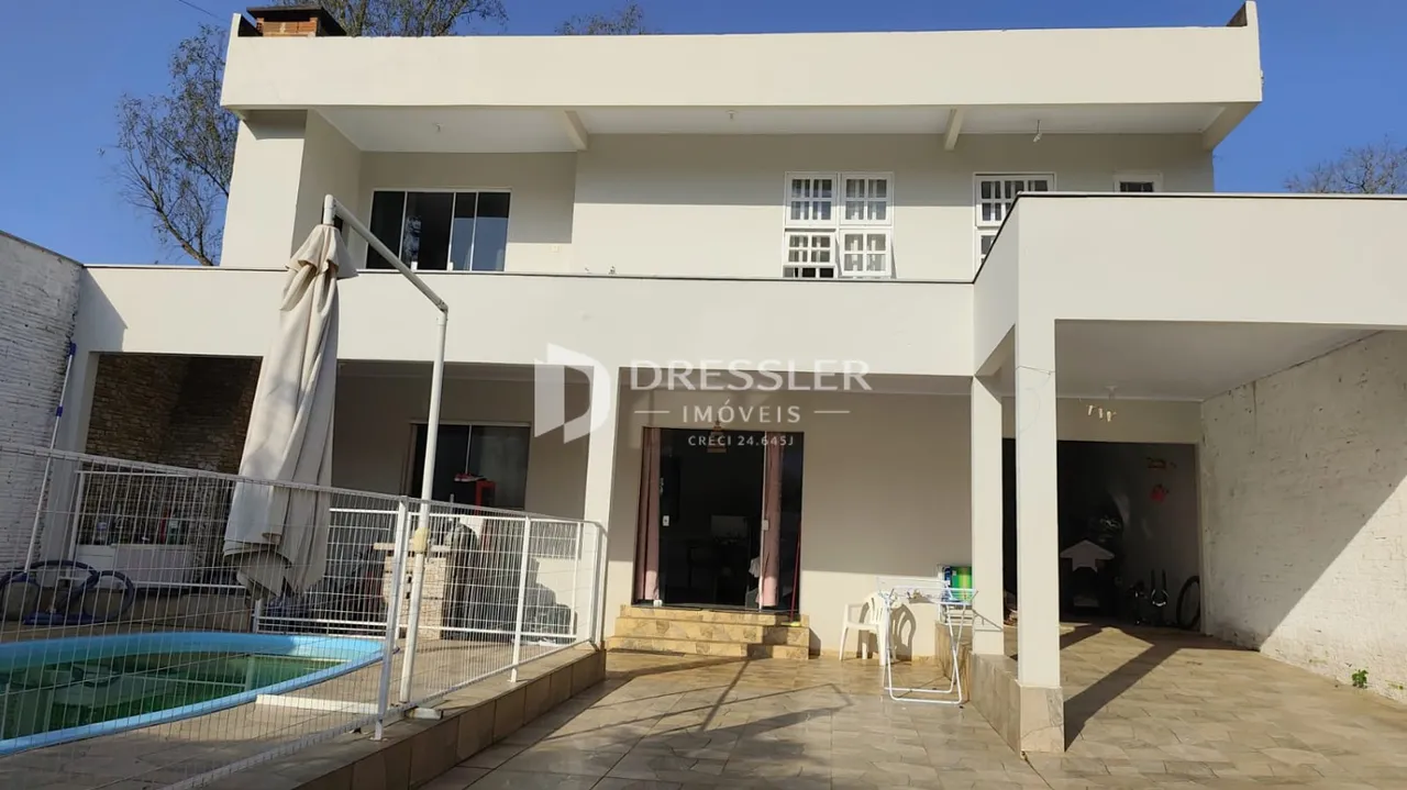 Casa com 4 dormitórios, foto 1