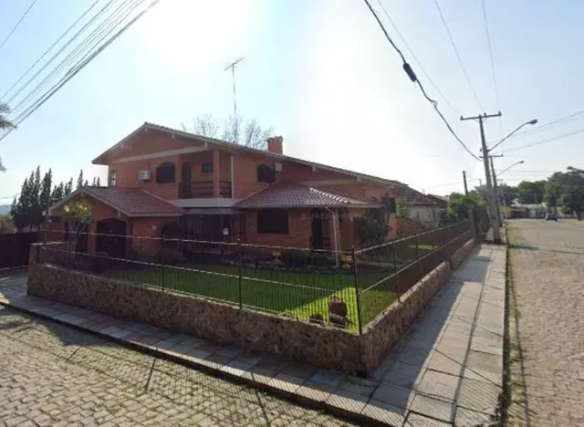 Casa com 4 dormitórios