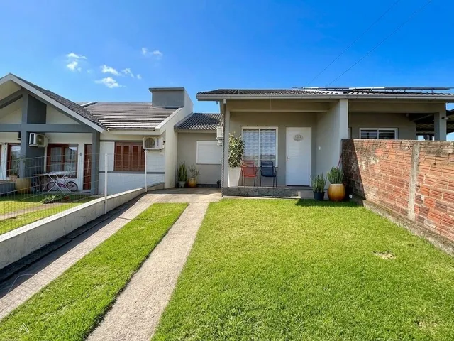 Casa geminada com 2 dormitórios
