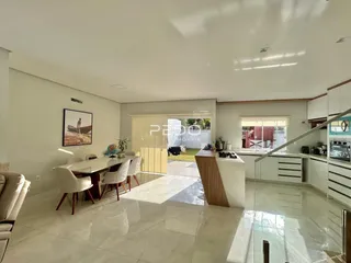 Ambiente de sala de estar e cozinha em um imóvel em Lajeado, Brasil.