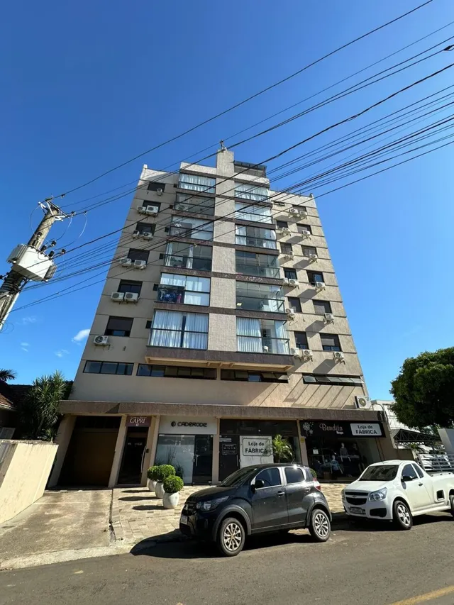 Vista da fachada de um prédio residencial em Lajeado, Brasil.