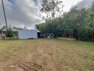 Vista de um terreno gramado aberto em Lajeado, Brasil.