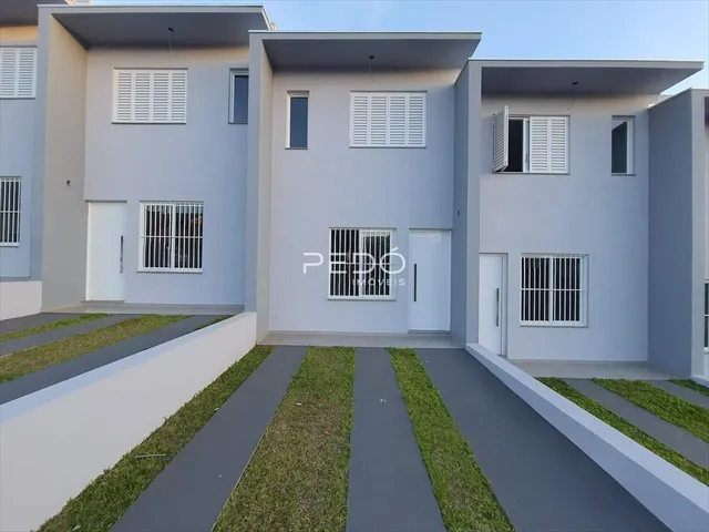 Fachada externa de uma residência moderna em Lajeado, Brasil.