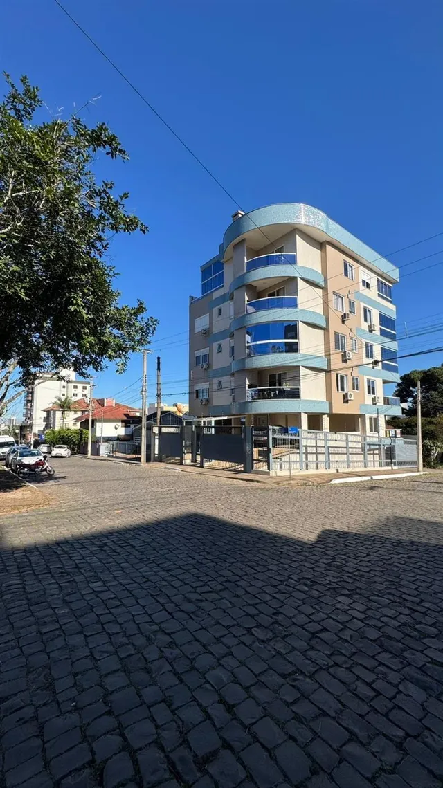 Vista da fachada de um prédio residencial em Lajeado, Brasil.