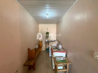Corredor interno de uma residência em Lajeado, Brasil.