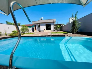 Piscina externa de uma residência em Lajeado, Brasil.