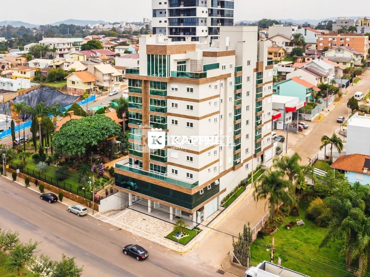 Fachada de um prédio residencial moderno em Lajeado, Brasil.