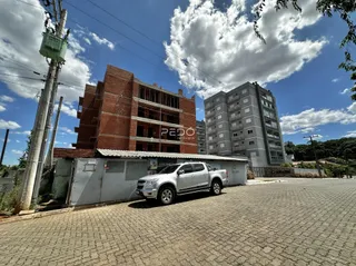 Vista externa de um imóvel com dois edifícios adjacentes em Lajeado.