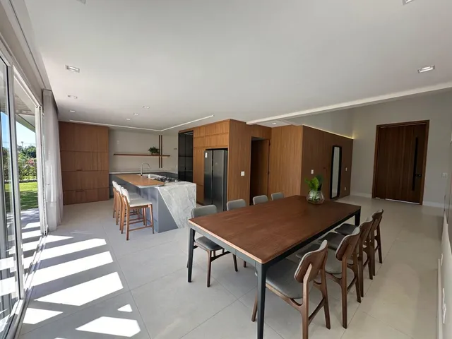 Casa com 4 dormitórios