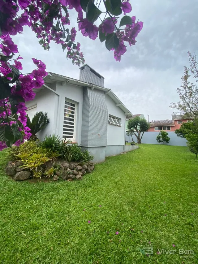 Casa com 4 dormitórios