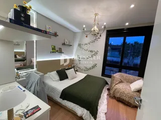 Quarto com cama e janela em um imóvel no Brasil.