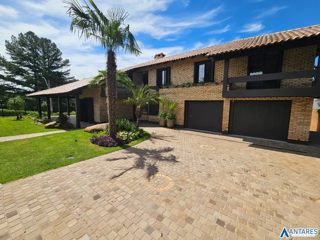 Casa com 4 dormitórios