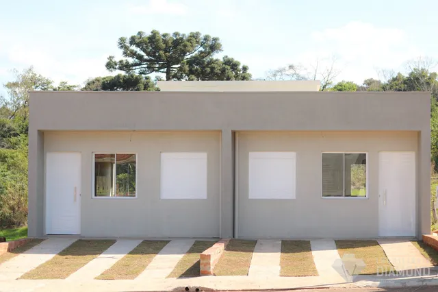 Casa geminada com 2 dormitórios