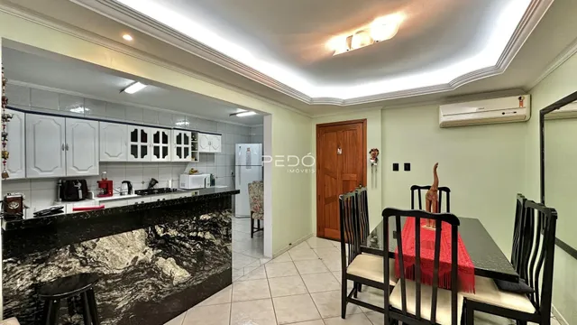 Vista da cozinha e sala de jantar de um imóvel em Lajeado.