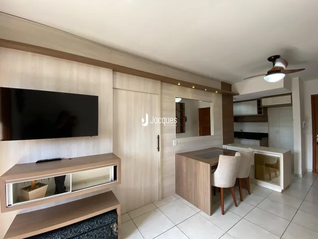 A sala de estar de um imóvel em Lajeado, Brasil, com decoração moderna.