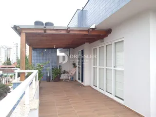 Vista da área externa coberta de uma residência em Lajeado, Brasil.