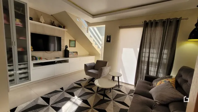 Esta é uma foto da sala de estar de um imóvel em Lajeado, Brasil.