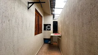 Corredor interno de um imóvel em Lajeado, Brasil.