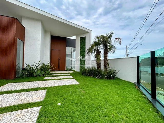 Casa com 4 dormitórios