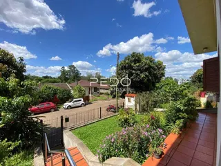 Fachada de uma casa em Lajeado, Brasil com jardim e quintal