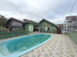 Foto de uma piscina e área externa de uma propriedade em Lajeado.