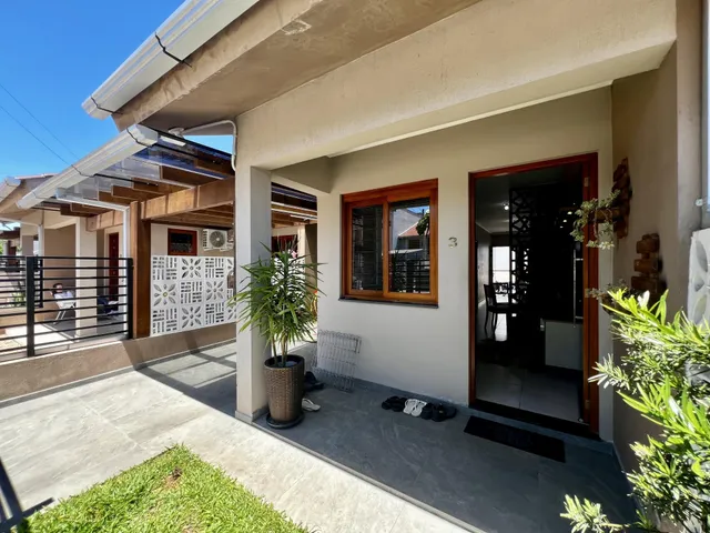 Casa geminada com 2 dormitórios