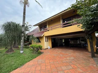 Casa com 4 dormitórios, foto 1