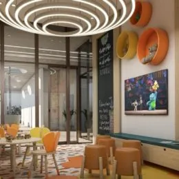 Foto de um ambiente interno com pé direito alto e grandes portas de vidro.